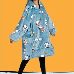 Snoopy wearable blanket